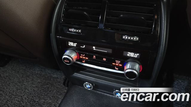 BMW 5-Series 2019 — photo 18