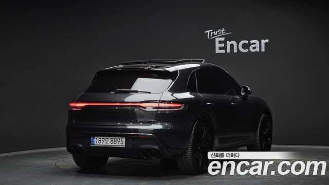 Porsche Macan 2023 — photo 2