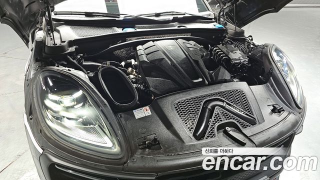 Porsche Macan 2023 — photo 6