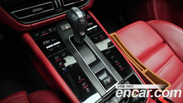 Porsche Macan 2023 — photo 9