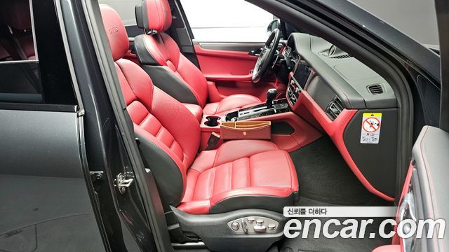 Porsche Macan 2023 — photo 10