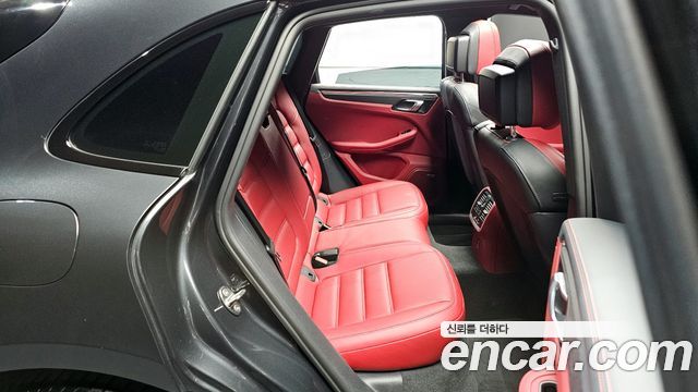 Porsche Macan 2023 — photo 11