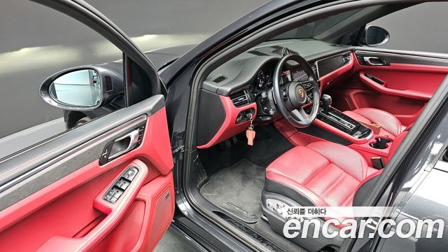Porsche Macan 2023 — photo 12
