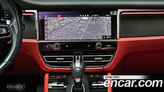 Porsche Macan 2023 — photo 14