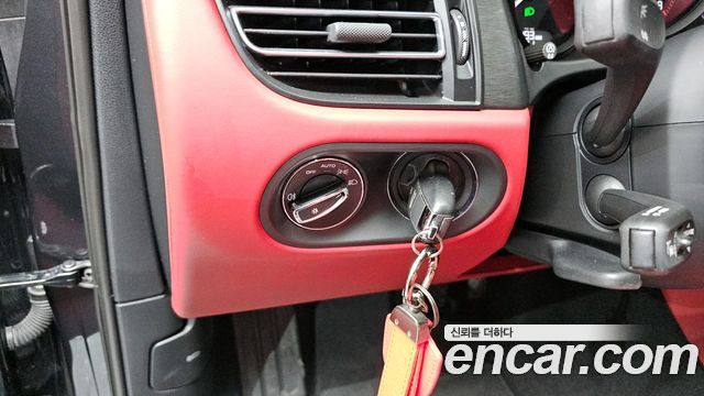Porsche Macan 2023 — photo 17