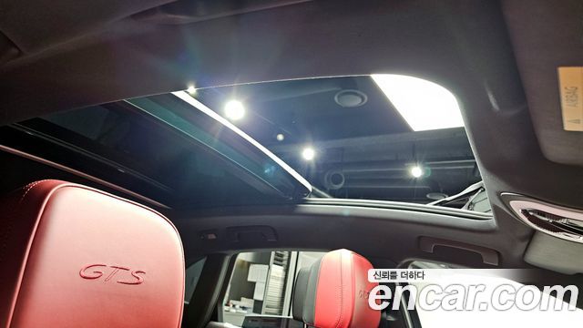 Porsche Macan 2023 — photo 18