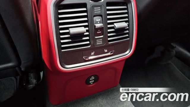 Porsche Macan 2023 — photo 19