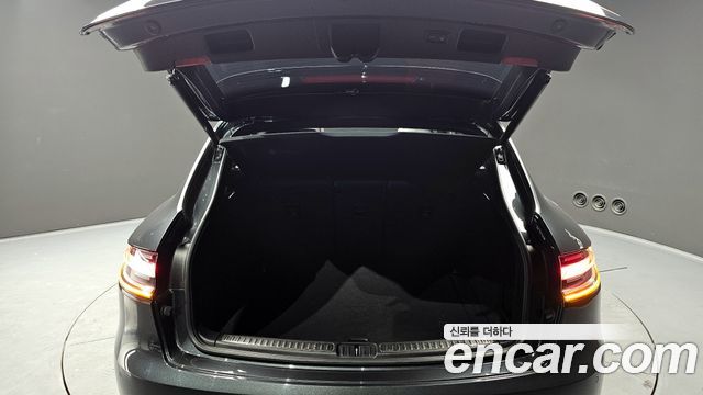 Porsche Macan 2023 — photo 20
