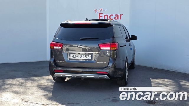 Kia Canival 2018 — photo 4