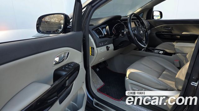 Kia Canival 2018 — photo 11