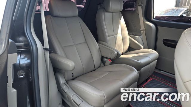 Kia Canival 2018 — photo 12