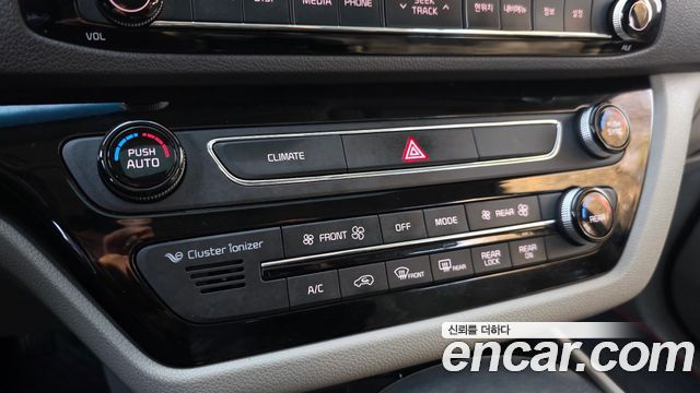 Kia Canival 2018 — photo 16