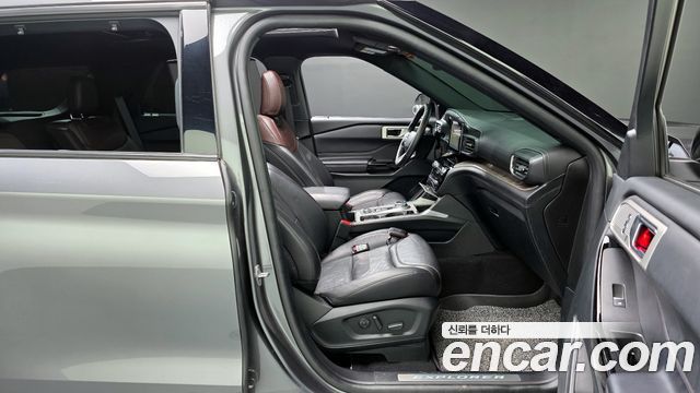 Ford Explorer 2023 — photo 10