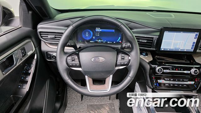 Ford Explorer 2023 — photo 13