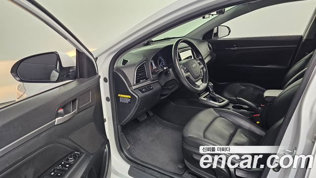 Hyundai AVANTE 2016 — photo 10