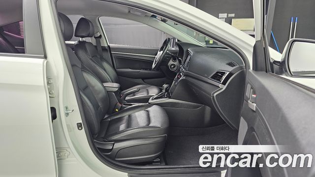 Hyundai AVANTE 2016 — photo 12
