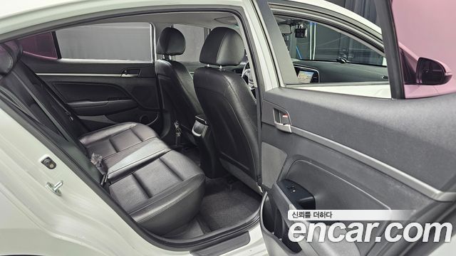 Hyundai AVANTE 2016 — photo 13