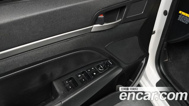 Hyundai AVANTE 2016 — photo 14