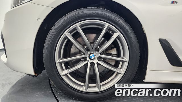 BMW 5-Series 2018 — photo 5