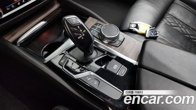 BMW 5-Series 2018 — photo 9