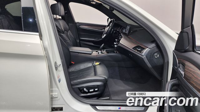 BMW 5-Series 2018 — photo 11
