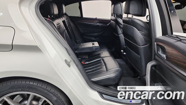 BMW 5-Series 2018 — photo 12