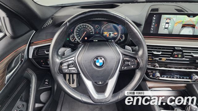 BMW 5-Series 2018 — photo 13