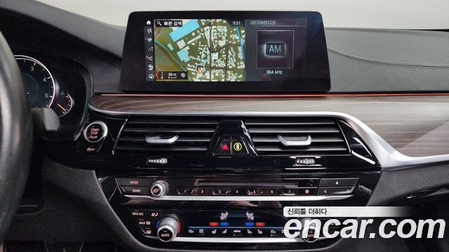 BMW 5-Series 2018 — photo 15