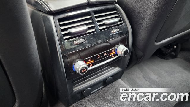 BMW 5-Series 2018 — photo 18