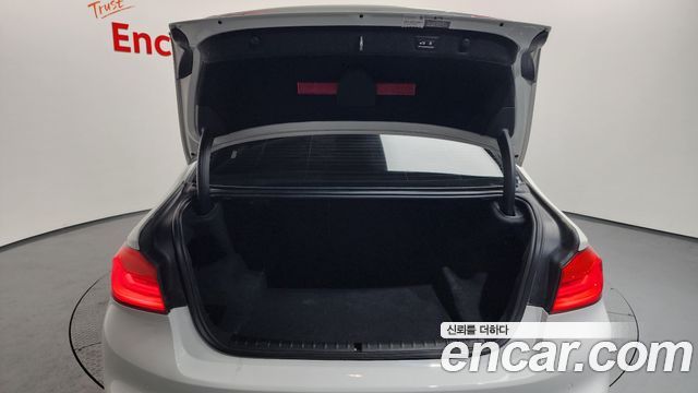 BMW 5-Series 2018 — photo 20