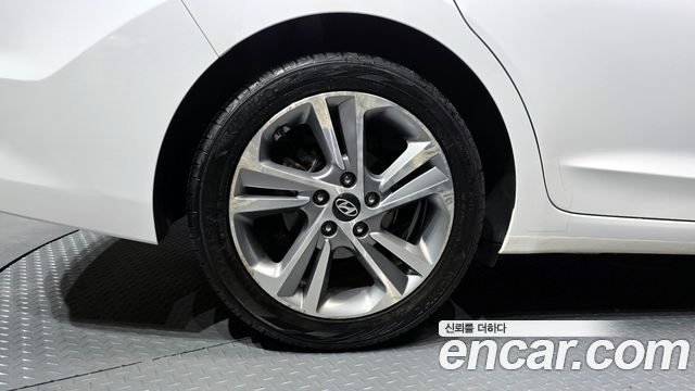 Hyundai AVANTE 2018 — photo 5