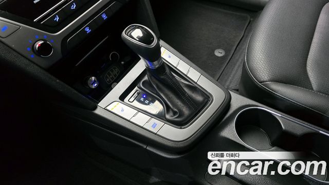 Hyundai AVANTE 2018 — photo 9