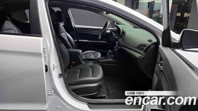 Hyundai AVANTE 2018 — photo 10