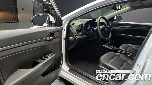 Hyundai AVANTE 2018 — photo 11