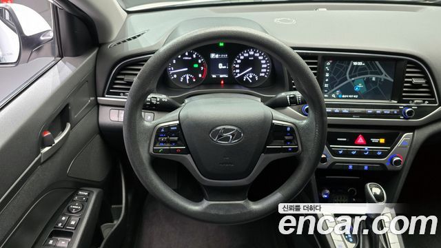 Hyundai AVANTE 2018 — photo 14