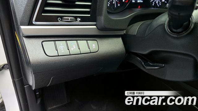 Hyundai AVANTE 2018 — photo 15