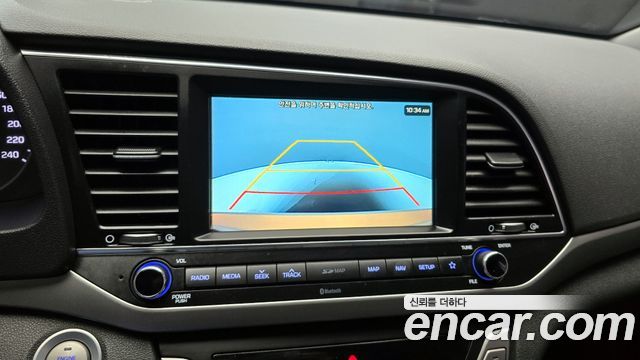 Hyundai AVANTE 2018 — photo 16