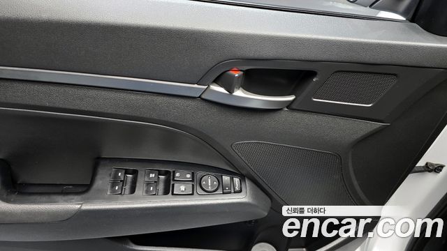 Hyundai AVANTE 2018 — photo 18