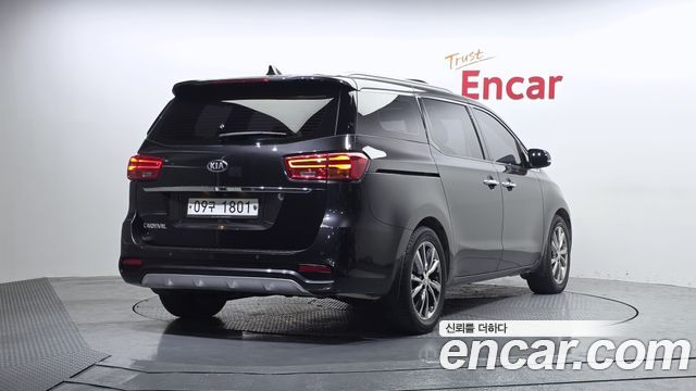 Kia Canival 2019 — photo 2