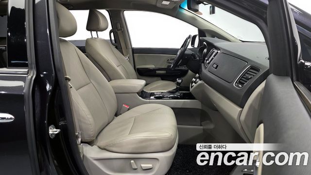 Kia Canival 2019 — photo 11