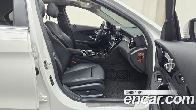 Mercedes-Benz C-Class 2020 — photo 11
