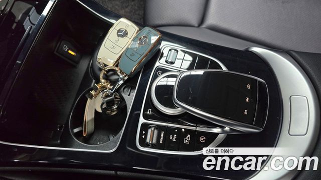 Mercedes-Benz C-Class 2020 — photo 17