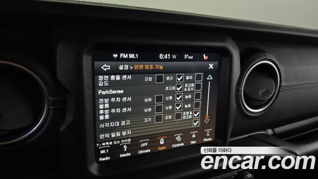 Jeep Wrangler 2019 — photo 16