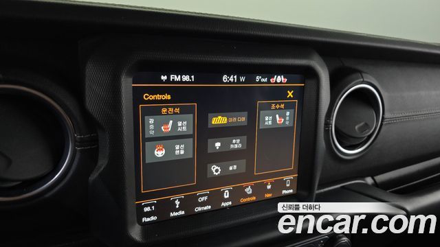 Jeep Wrangler 2019 — photo 17