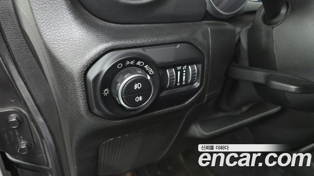 Jeep Wrangler 2019 — photo 19