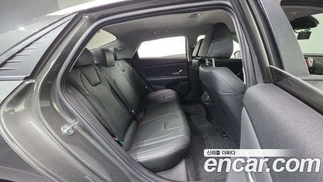 Hyundai AVANTE 2021 — photo 19