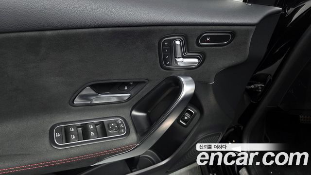 Mercedes-Benz A-Class 2020 — photo 18