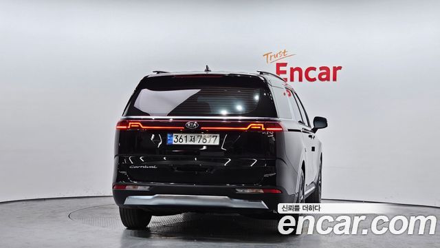 Kia Canival 2021 — photo 4