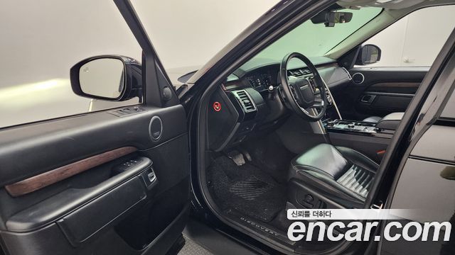 Land Rover Discovery 2019 — photo 10