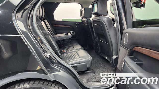 Land Rover Discovery 2019 — photo 12